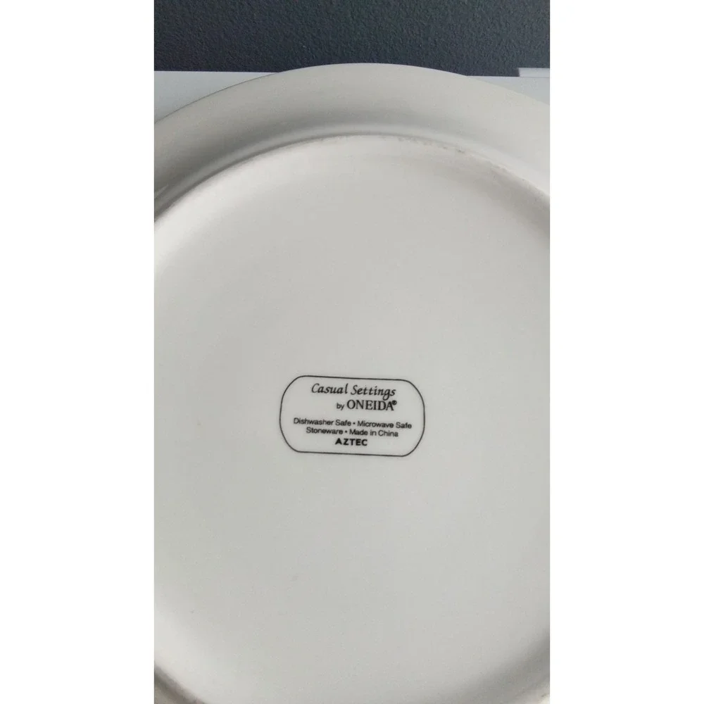 Oneida Casual Settings Aztec‎ Dinner Plates 10.5